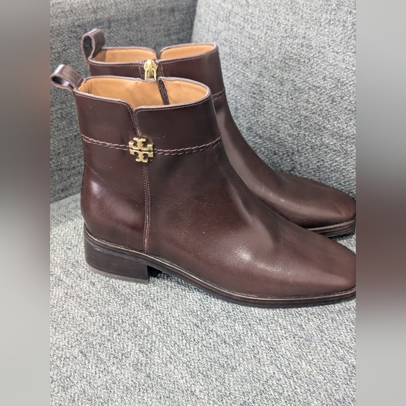 TORY BURCH Everly Gold Logo Leather Boot In Brown - Picture 9 of 10